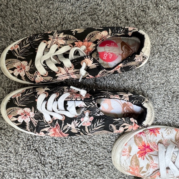Roxy sneakers 7.5 - Picture 3 of 6